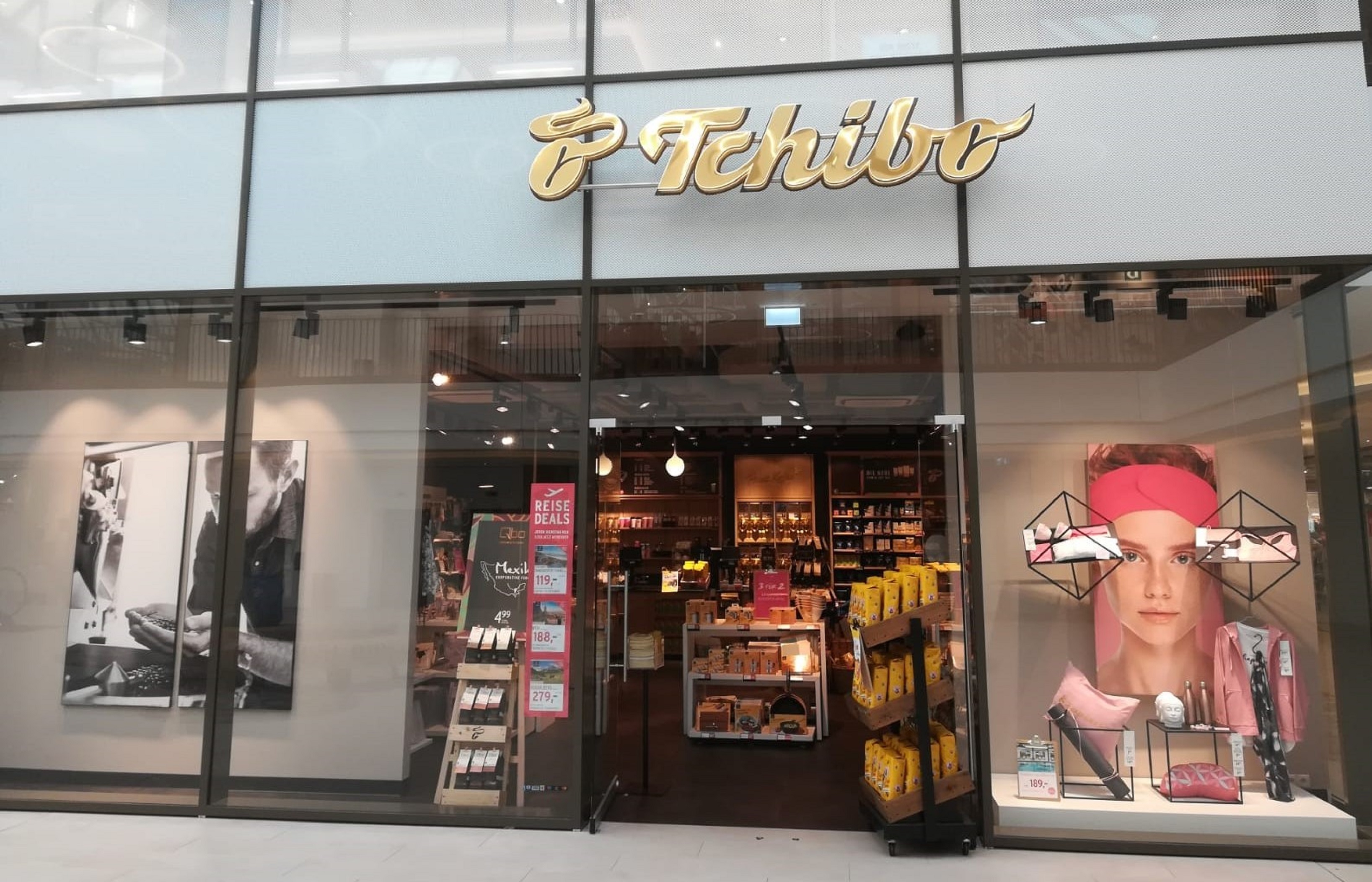 Tchibo Filiale mit Kaffee Bar Ekz Eidelstedt-Center/ 00.05, Alte Elbgaustr.  1, 22523 Hamburg