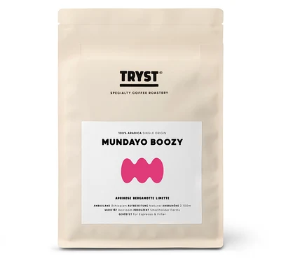 Eine Packung TRYST Mundayo Boozy Kaffee mit Aromen von Aprikose, Bergamotte und Limette ist zu sehen.