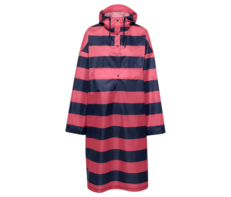 Ein langer Regenmantel mit Kapuze, mit horizontalen rosa und marineblauen Streifen.