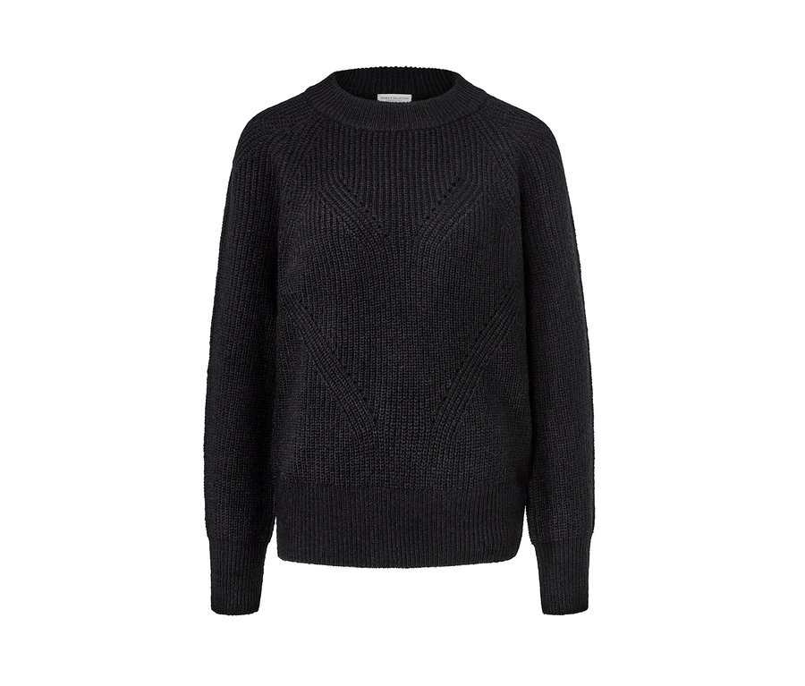 Schwarzer Strickpullover.