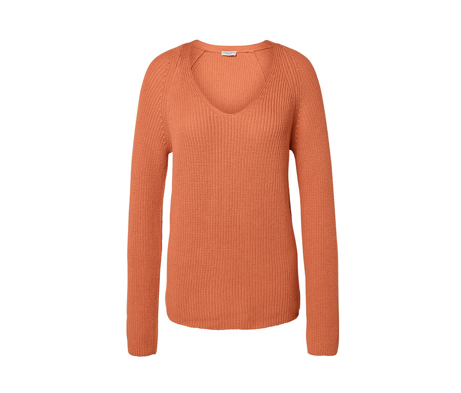 Pfirsichfarbener Strickpullover mit V-Ausschnitt.