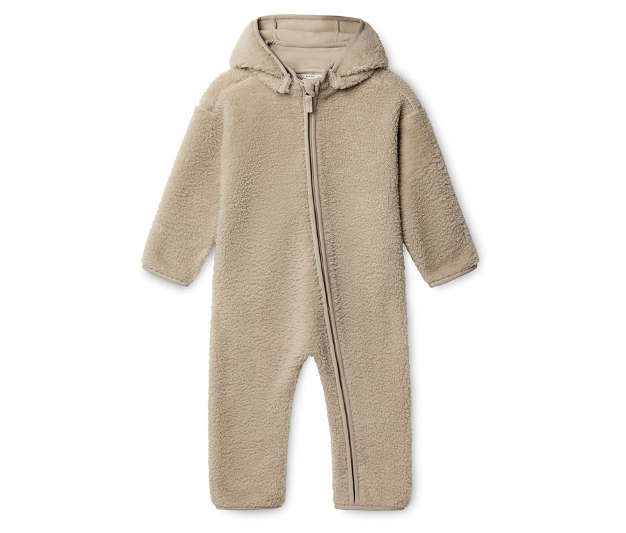 Beiger Fleece-Overall mit Kapuze und Reißverschluss.