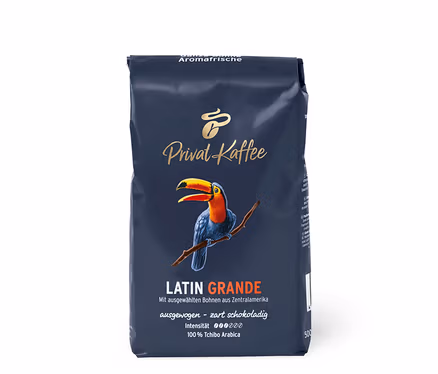 Eine Packung Privat Kaffee Latin Grande - 500 g Ganze Bohne mit einem Tukan darauf.