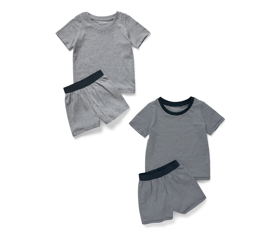 Zwei Kinder-Pyjamas, einfarbig grau und gestreift.