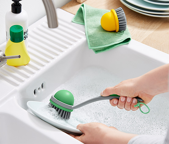 9 vecí, ktoré podľa svokry robím zle, keď umývam riady ručne – Tchibo