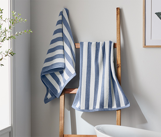2 hochwertige Handtücher, blau-weiß gestreift online bestellen bei Tchibo  642364