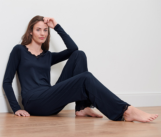 Pyjama mit Spitzenbesatz, dunkelblau online bestellen bei Tchibo 670243