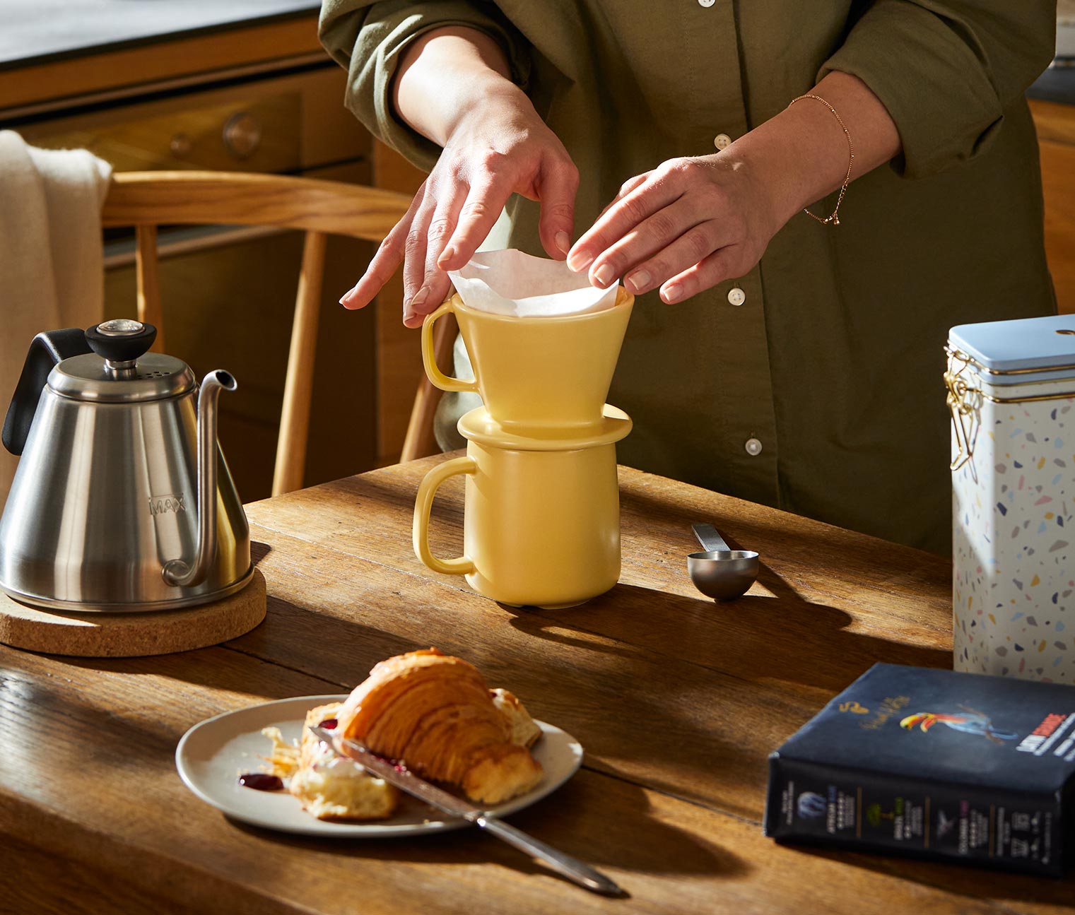 Kaffeebecher mit Filter, gelb online bestellen bei Tchibo 632930