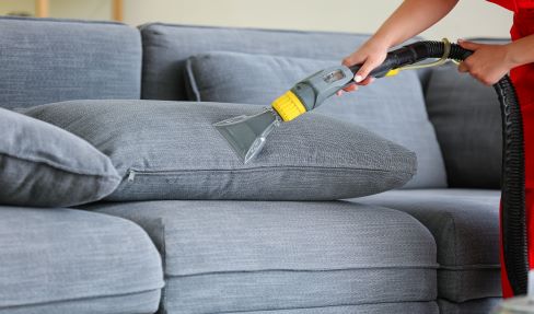 Sofa reinigen: Tipps und Tricks für eine frische Couch | Tchibo